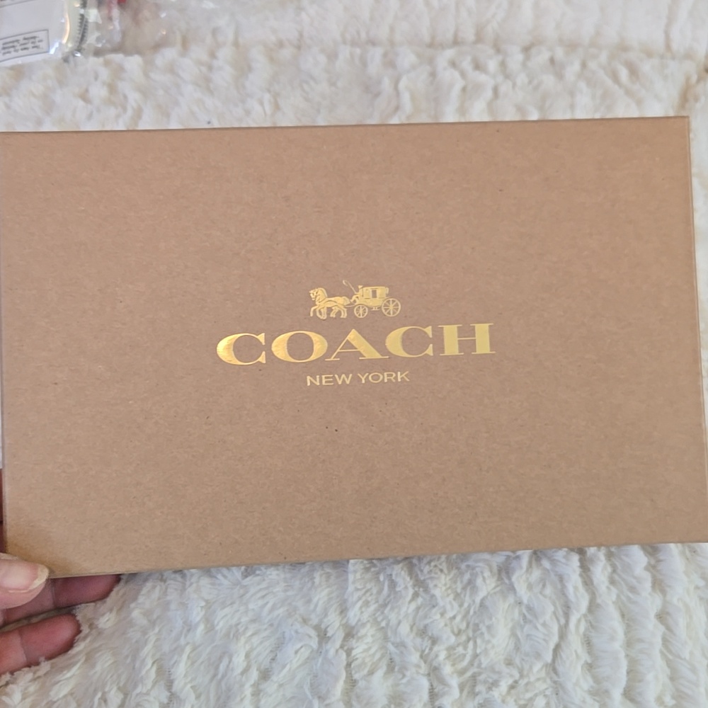 Coach Brown Signature Zip Wristlet with Logo And 2 Ciach Hang Tags - Picture 6 of 6
